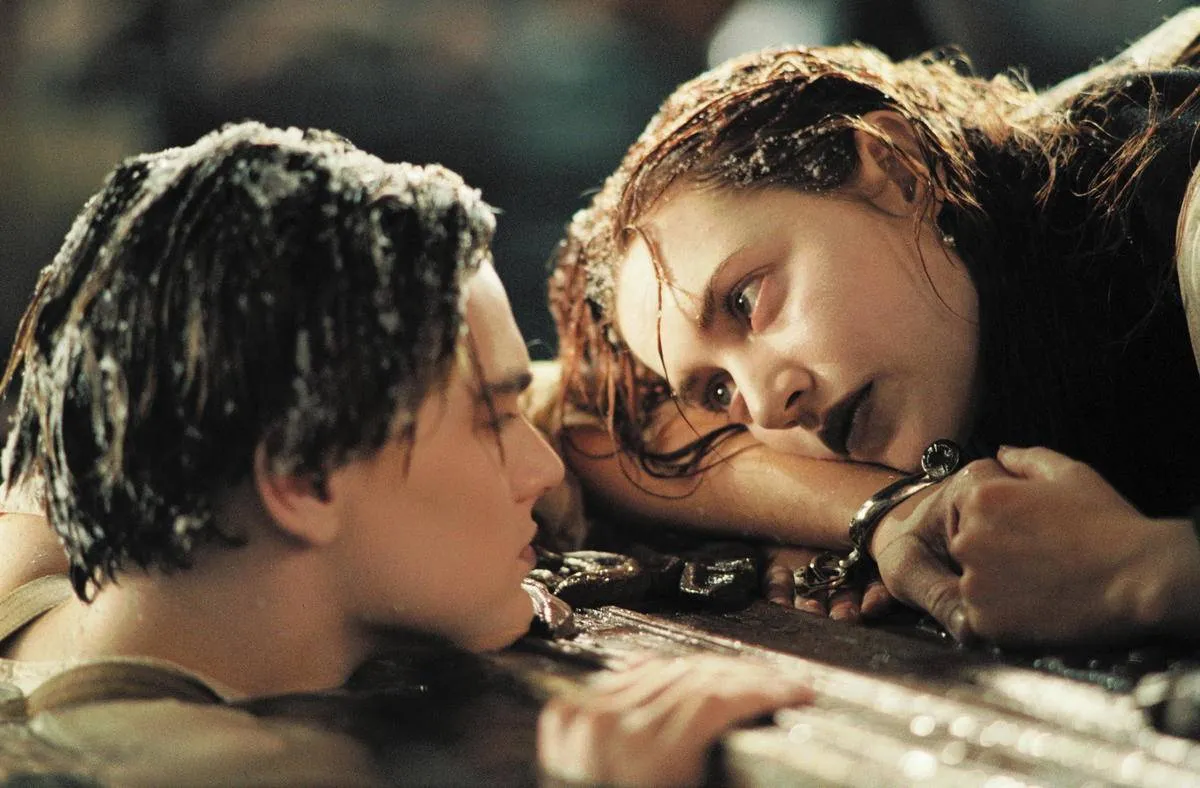 leonardo dicaprio and kate winslet in the water in titanic