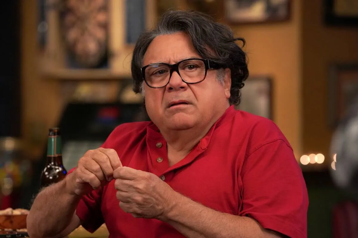 Danny Devito looking confused with wig as Frank Reynolds in It's Always Sunny in Philadelphia