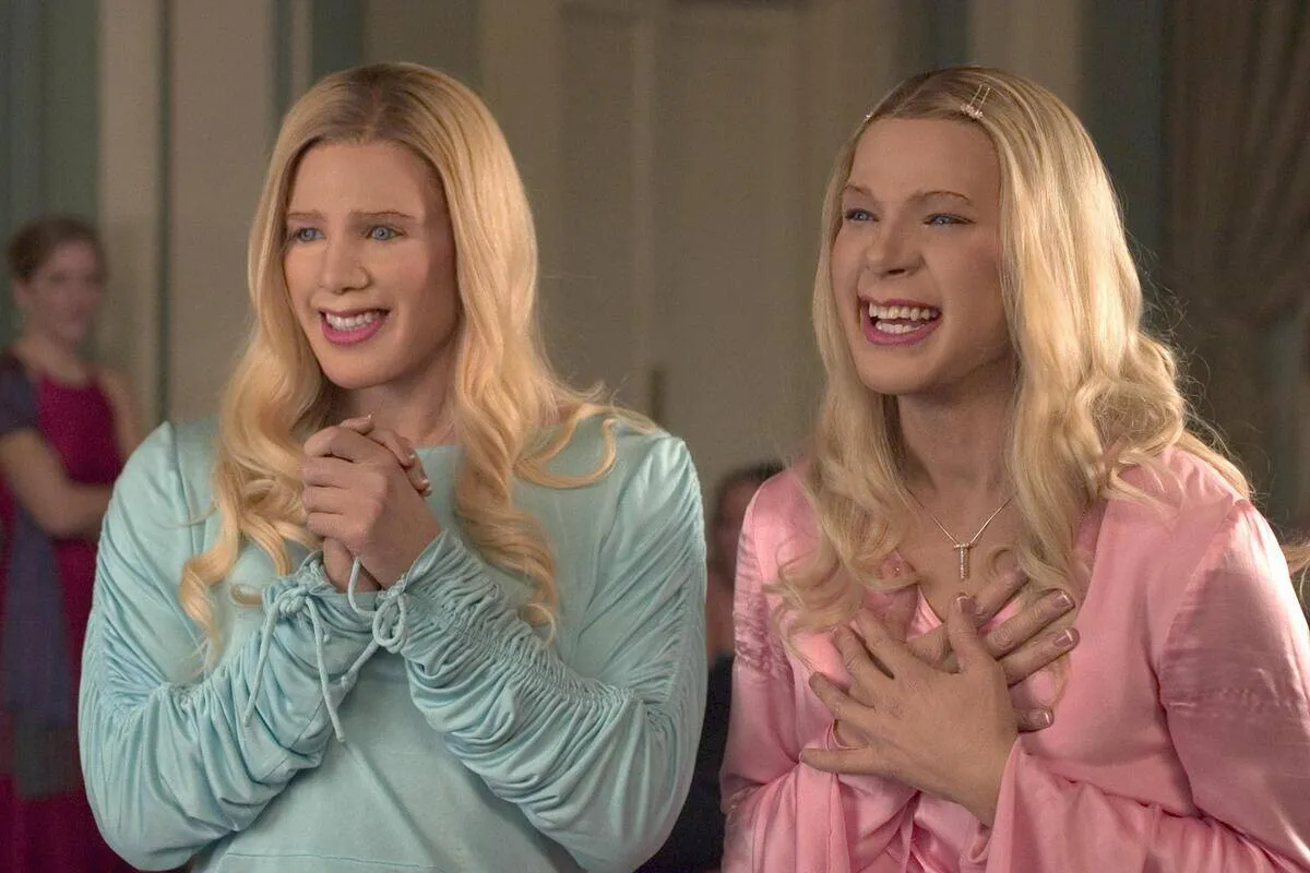 Marlon and Shawn Wayans as Marcus and Kevin Copeland in disguise in White Chicks