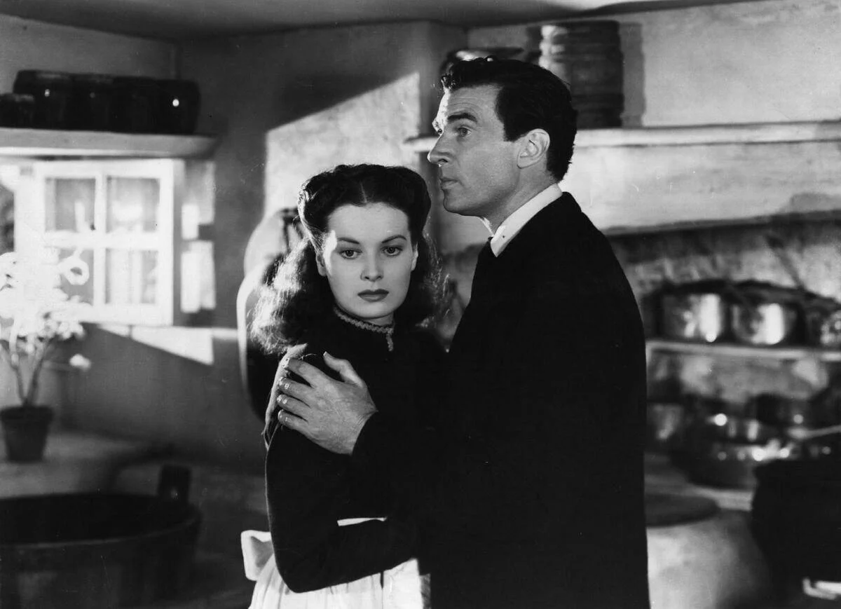 Maureen O'Hara and Walter Pidgeon in [redacted]