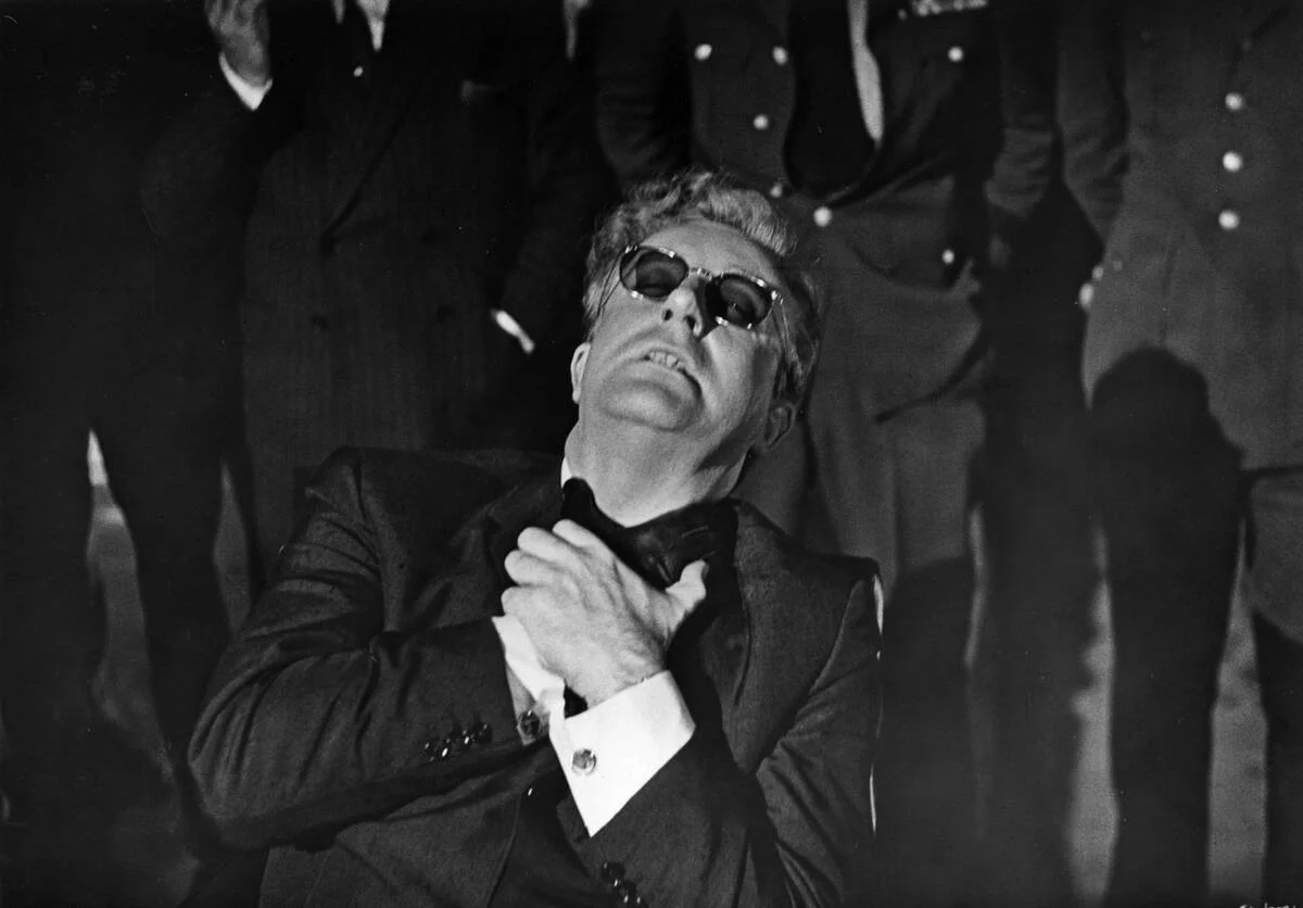 Peter Sellers strangling himself in [redacted]