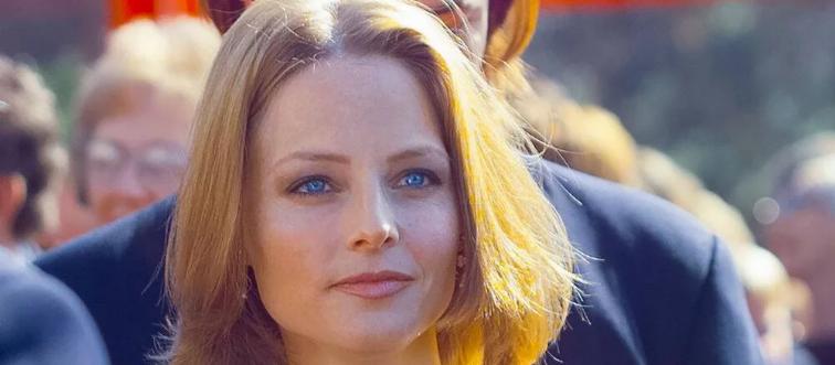 blonde actress on the red carpet